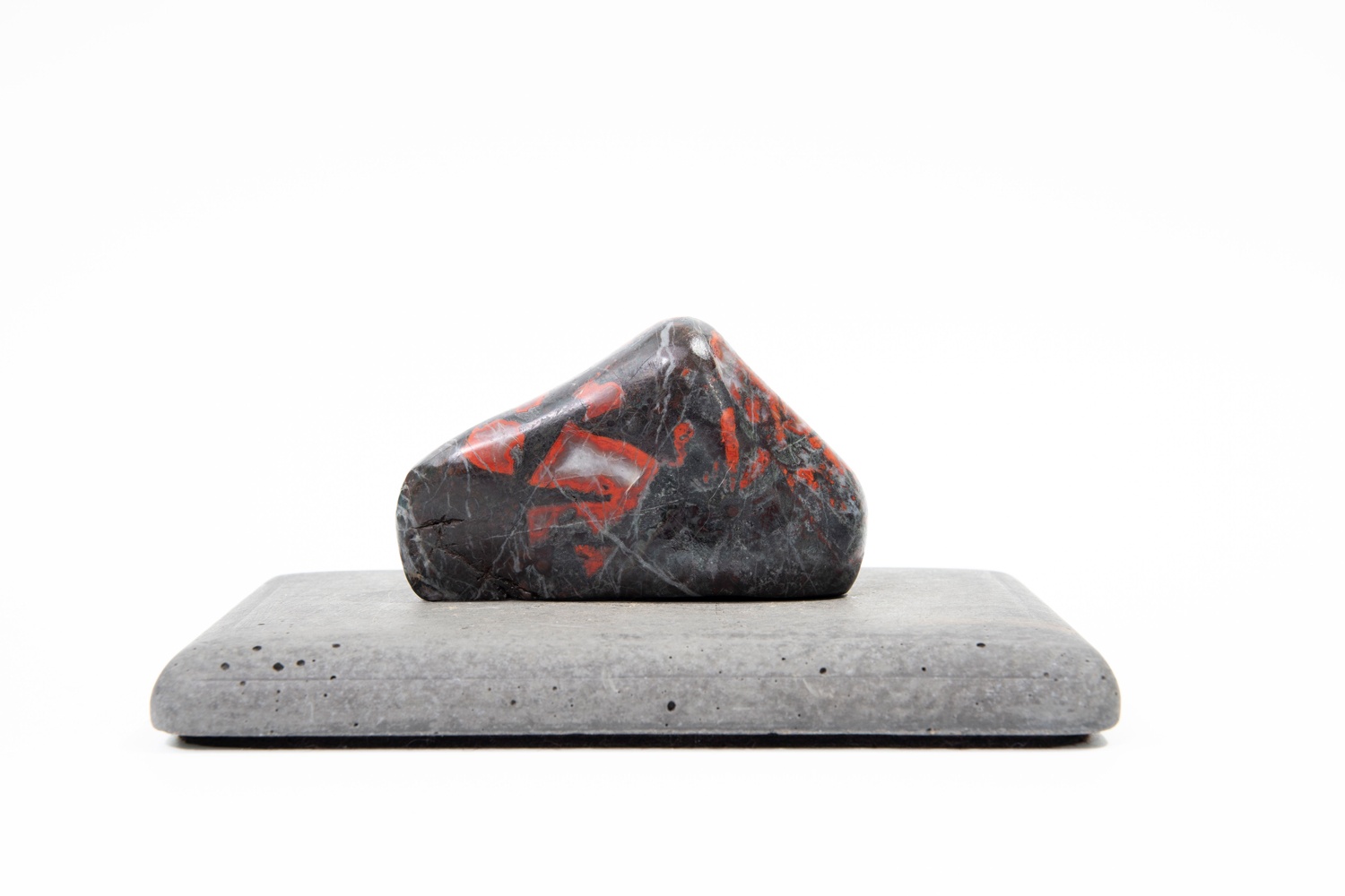 水溜まり石 楽天市場】手水鉢 水鉢 たまり石 天然石 庭石 つくばい 溜まり石 景石